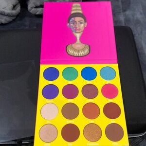 💕LIKE NEW “THE MASQUERADE” LARGE PAN EYESHADOW PALETTE BY JUVIAS PLACE💕